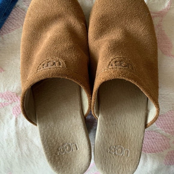 UGG Clogs - Picture 2 of 5
